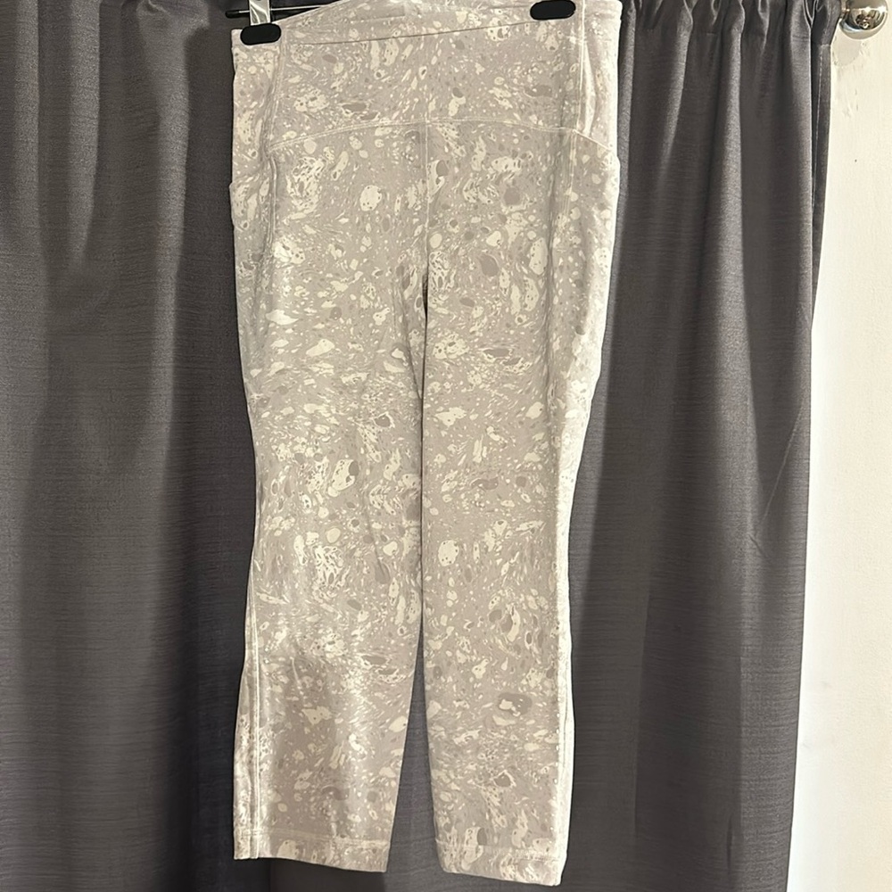 Cropped Lululemon legging- Size 8